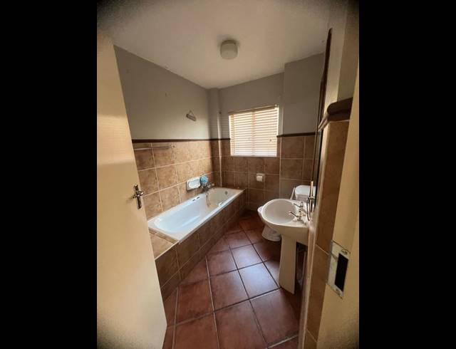 2 BEDROOM APARTMENT FOR SALE IN DIE HOEWES